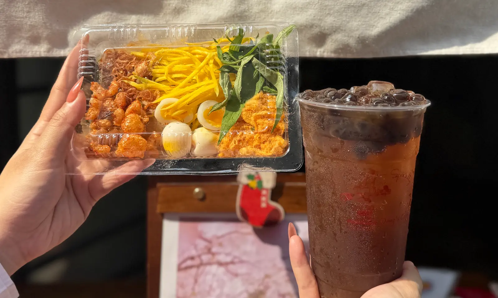 Ảnh bìa Đông’s Cafe - Bùi Thị Xuân