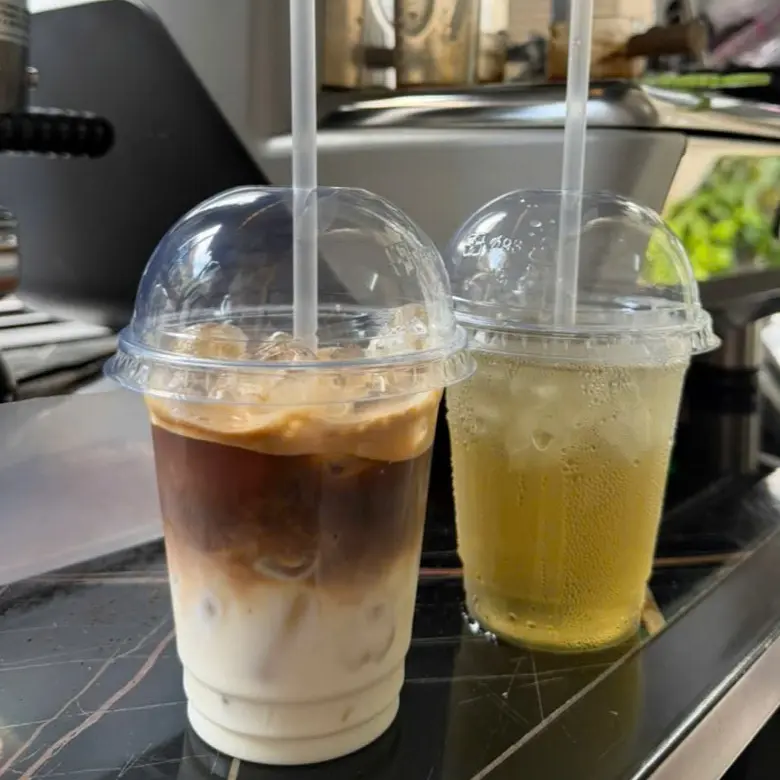 Ảnh bìa Cà Phê Bar Ngoài Trời - Hoàng Bật Đạt