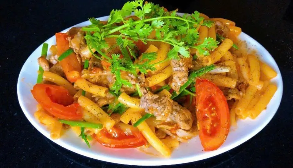 Ảnh bìa Cô Hằng Nui & Mì Xào Bò - Quốc Lộ 13