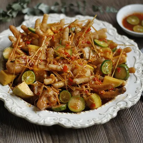 Ảnh bìa Tiệm Nhà Gấu - Chân Gà Sốt Thái, Gà Ủ Muối & Chân Gà Nướng - Bùi Xương Trạch