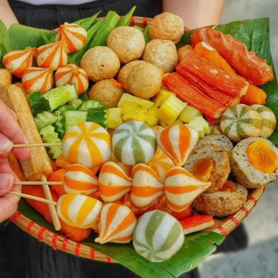 Ảnh bìa Ăn Vặt Bi Péo - Cá Viên Chiên, Bánh Tráng Trộn & Trà Sữa - Đình Nghi Xuân