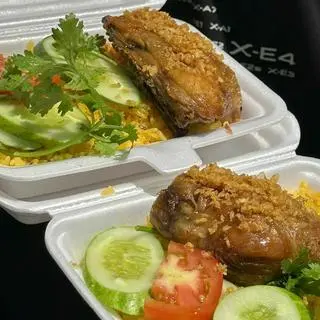 Ảnh đại diện Tiệm Ăn Cô Ba - 1004 Cafe & Milk Tea - Cơm Gà & Cơm Tôm Phủ Trứng - Xóm Chiếu