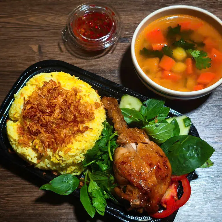 Ảnh bìa Cô Yến - Cơm Gà & Bánh Ướt - Đường 297