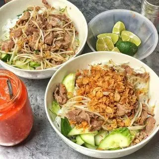 Ảnh đại diện YLY - Chè Khúc Bạch & Bún Bò Trộn - Hoàng Mai