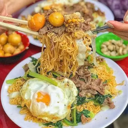 Ảnh bìa Quán Chị Năm - Nui Xào Bò, Mì Xào Bò & Bún Xào Thịt - Nguyễn Cửu Vân