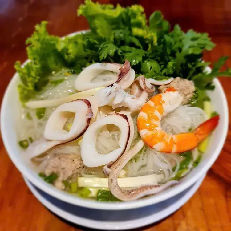Ảnh bìa Shift - Bún Thái, Sinh Tố  & Trà Trái Cây Tươi - Âu Dương Lân