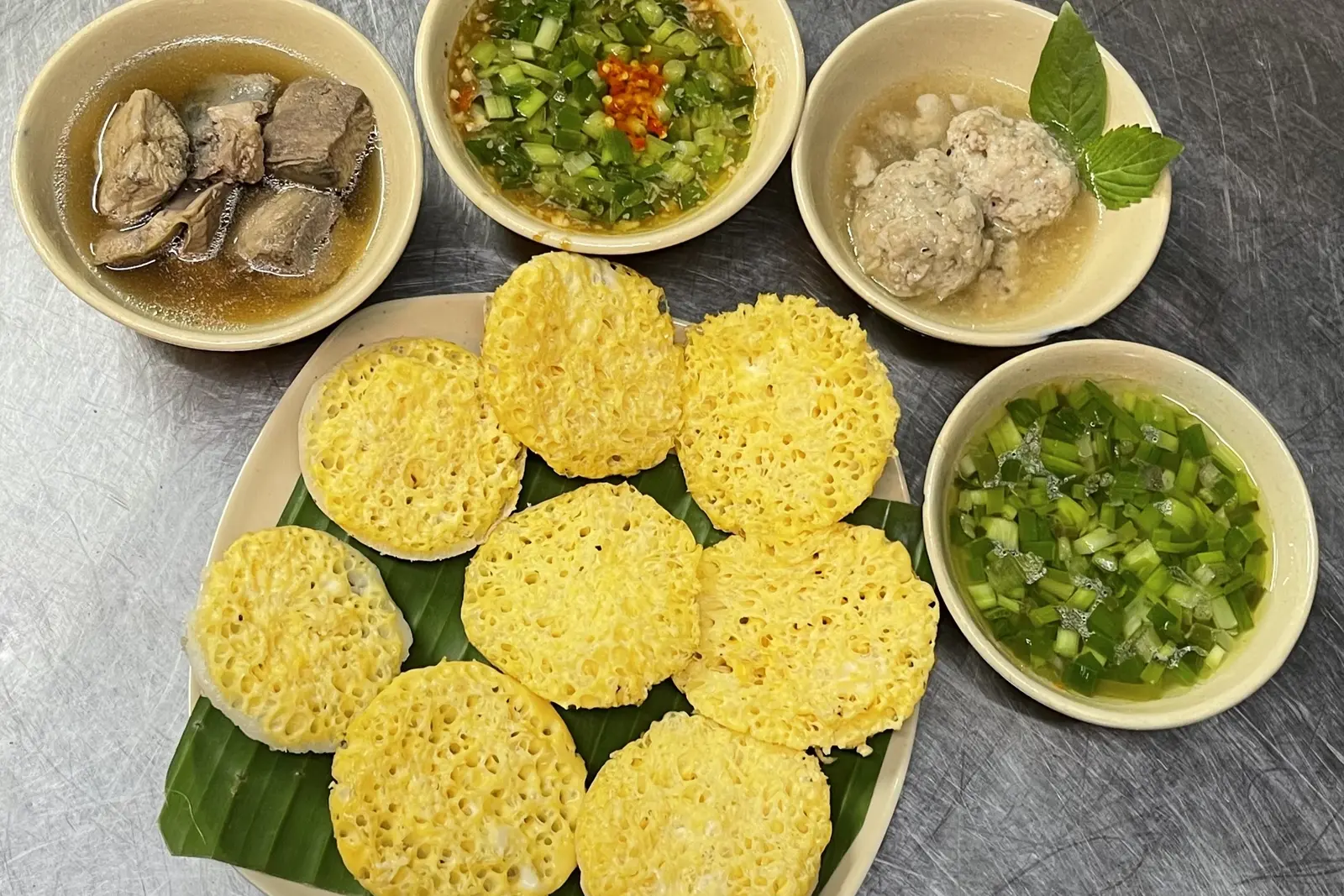 Ảnh bìa Bánh Căn Tháp Bà - Đặc Sản Nha Trang - Chung Cư Phạm Thế Hiển