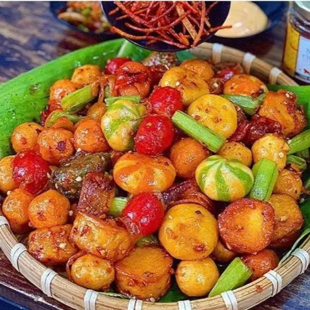 Ảnh bìa Tiệm Ăn Vặt Tháng Mười Hai - Ni Sư Huỳnh Liên