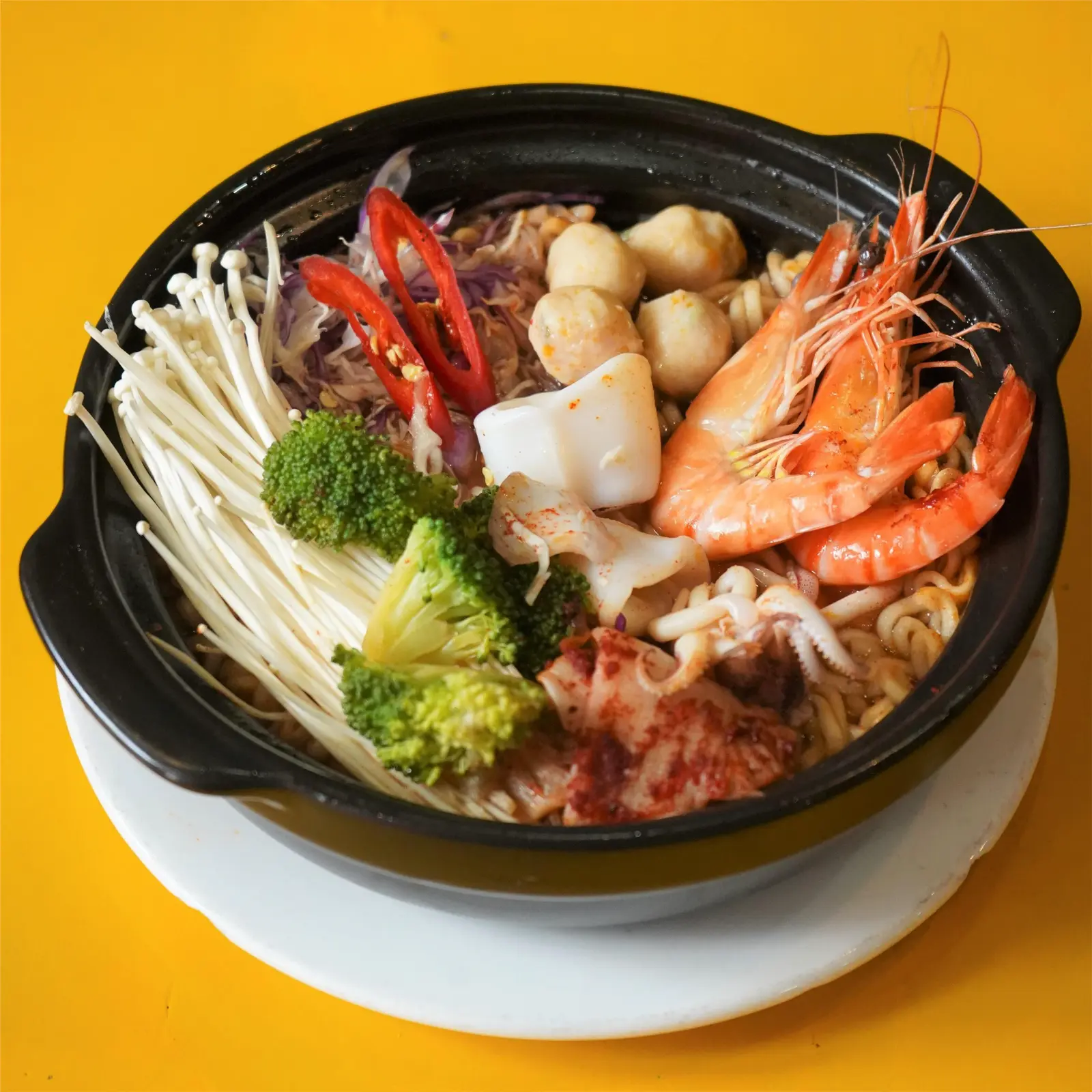 Ảnh bìa Shin Chicken - Gà Rán Nguyên Con, Mì Cay & Kimbap - Nguyễn Khánh Toàn