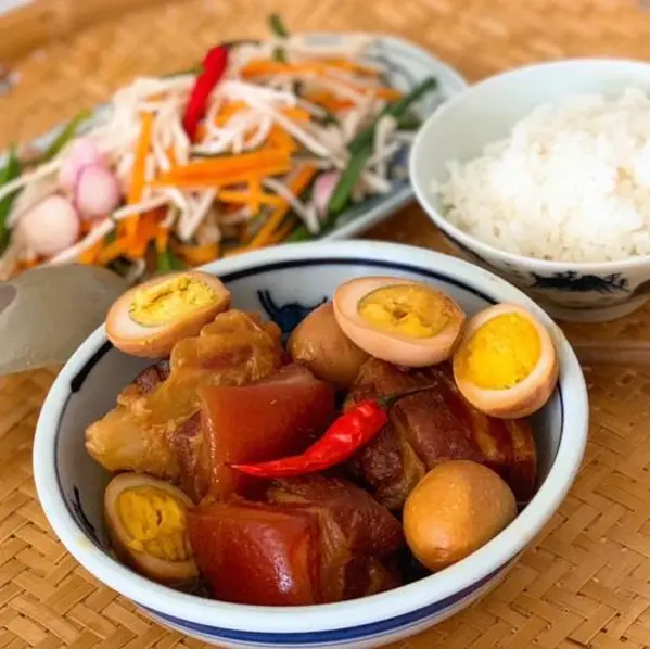 Ảnh bìa Bếp Cơm Thịt Kho Mẹ Nấu - Lê Văn Sỹ