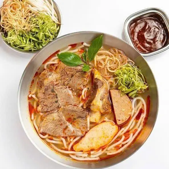 Ảnh bìa BÚN BÒ HUẾ (Gốc Huế) - Nguyễn Cửu Phú