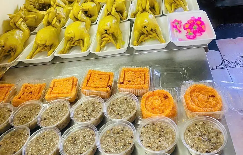 Ảnh bìa Cơm Gà Ta, Gà Cúng & Bún Bò Thủy Trinh - Đào Trinh Nhất