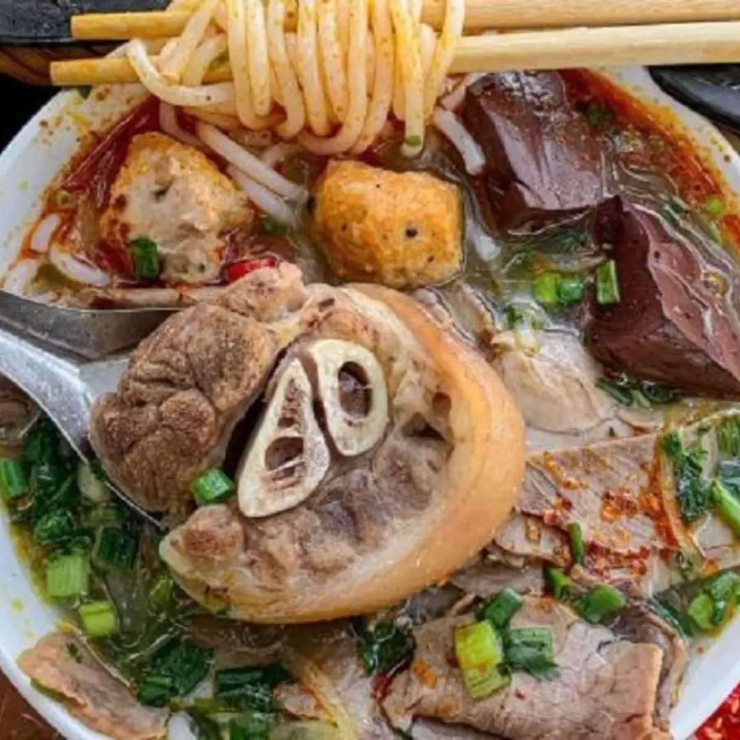 Ảnh bìa Quán Nhà Ry - Bún Bò & Mì Trộn - Võ Văn Hát