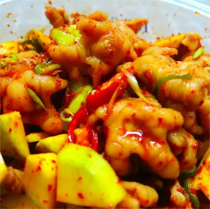 Ảnh bìa Chân Gà Sốt Thái Tiệm Nhà Ry Rốt  - Nguyễn Kiệm