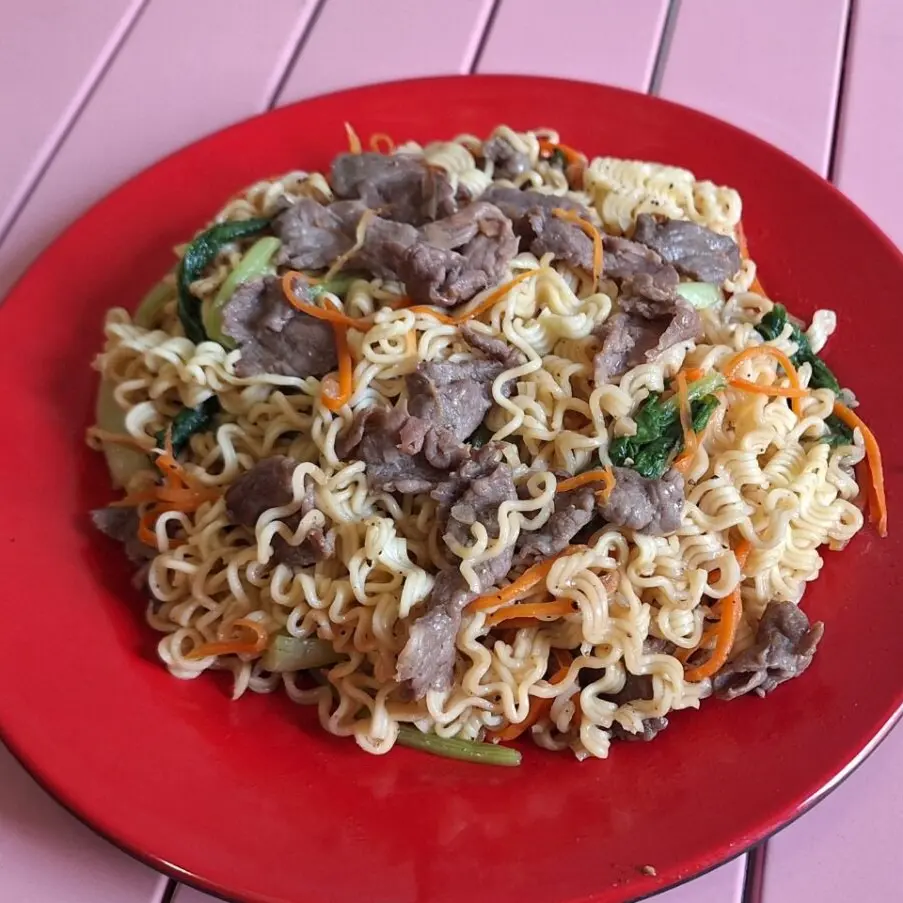 Ảnh bìa Thỏ Vyvy - Mì Xào Bò & Nui Xào Bò - Sơn Kỳ