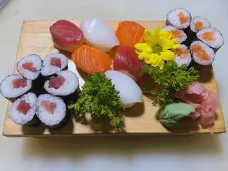 Ảnh đại diện Tsukimi Sushi - Tô Ngọc Vân