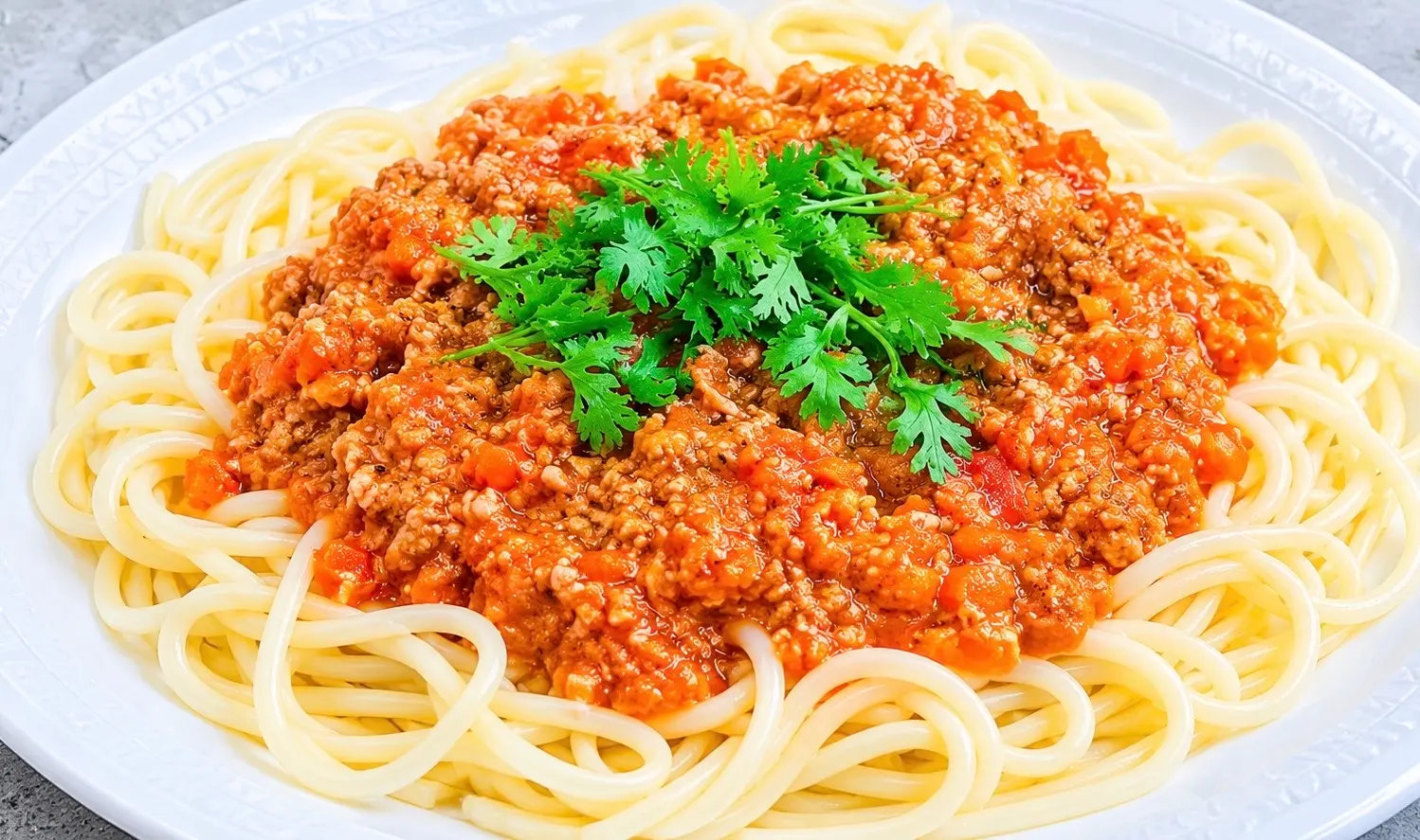 Ảnh bìa MÓN NGON NHÀ LÀM - MÌ XÀO BÒ, NUI XÀO BÒ & MÌ Ý SỐT BÒ - Lê Quang Định