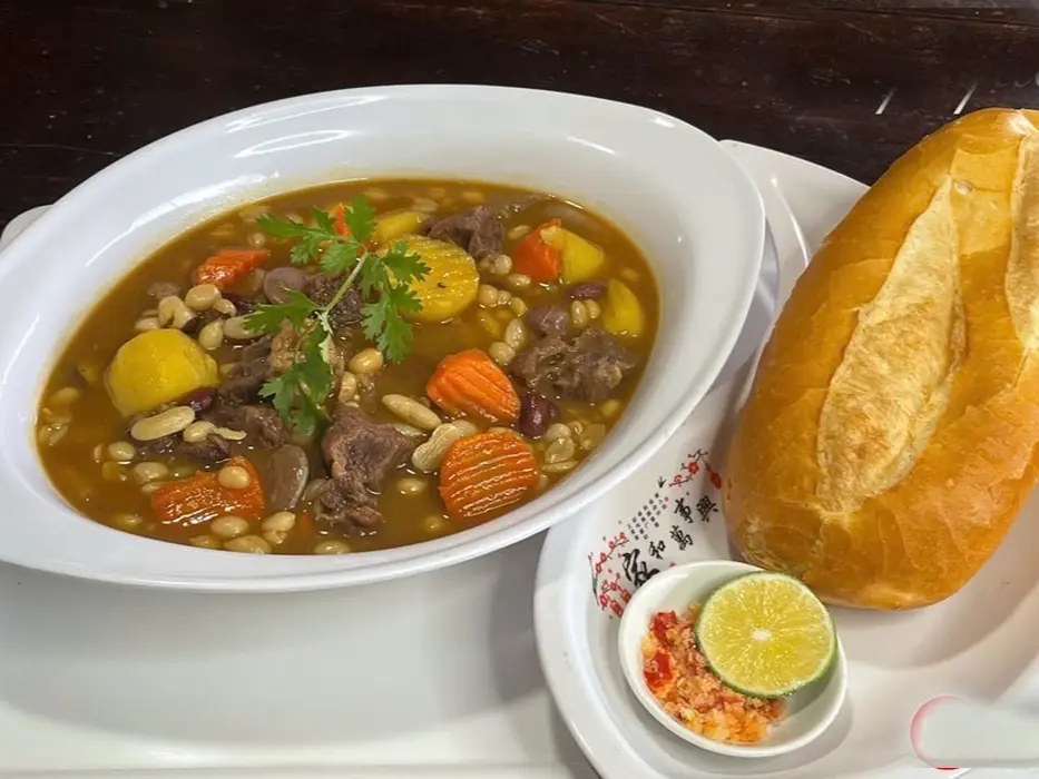 Ảnh bìa Bánh Mì LaGu Con Bò Vang - Phan Văn Hớn