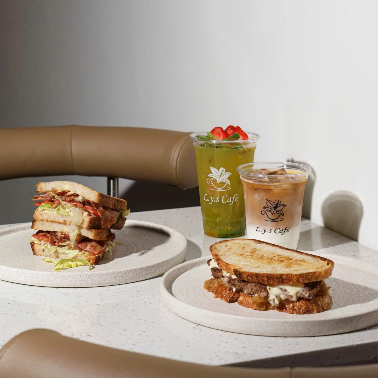 Ảnh bìa LYS CAFÉ - Nguyễn Thị Minh Khai