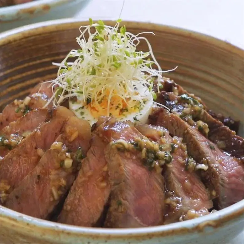 Ảnh bìa Bino Quán - Cơm Gà Giòn, Bún Thịt Xào & Cháo Thịt Bằm - Lý Chính Thắng
