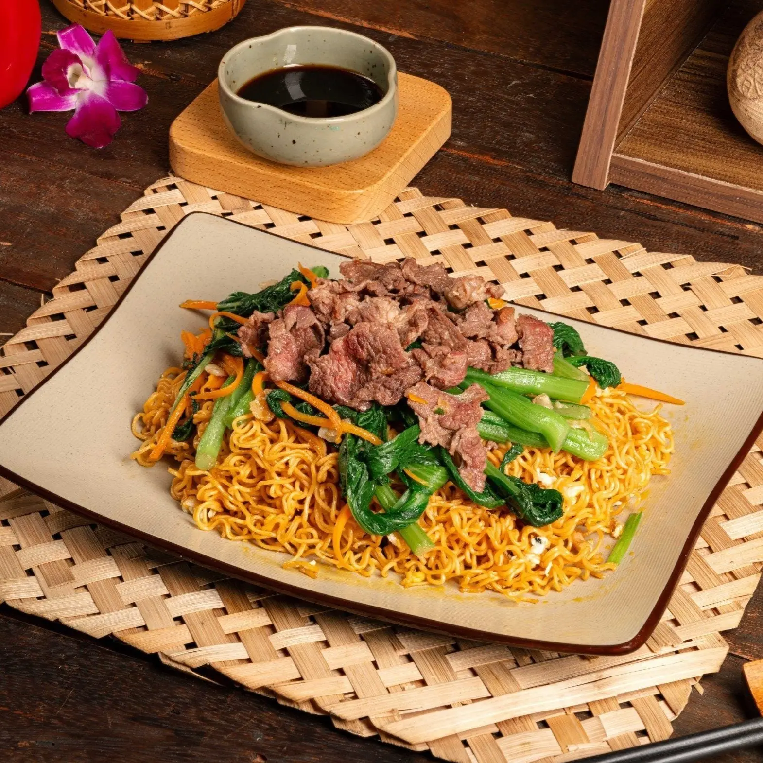 Ảnh bìa Thy Thy - Nui Xào Bò & Mì Xào Bò - Lê Đức Anh