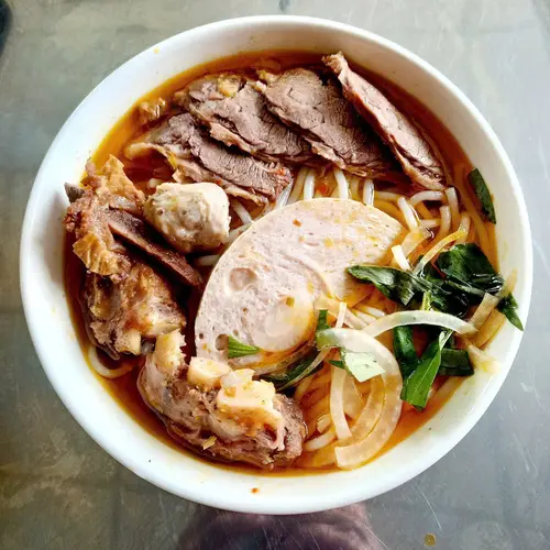 Ảnh bìa BẾP CHỢ LÁCH - MÌ CHUA CAY, BÚN BÒ & CƠM - Nguyễn Thái Sơn