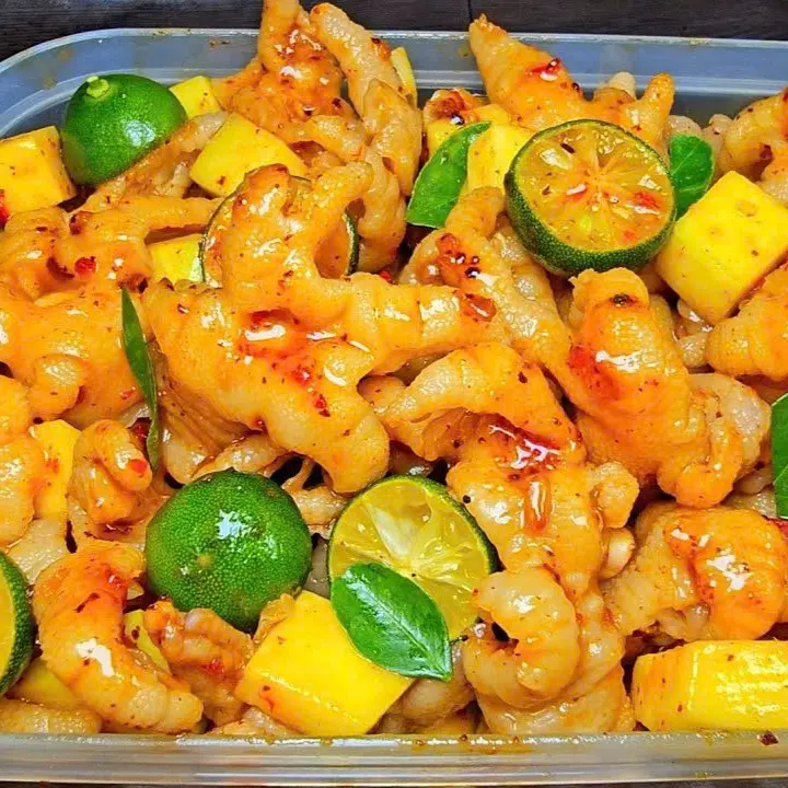 Ảnh bìa Ăn Vặt Cô Hai Sài Gòn - Chân Gà Sốt Thái - Phạm Hùng