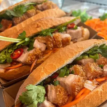 Ảnh bìa Phương Anh - Bánh Mì Heo Quay & Bánh Mì Xíu Mại - Lý Thường Kiệt