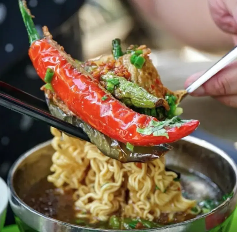 Ảnh bìa Mì Trộn & Trà Sữa Chữa Lành - Đường Số 2