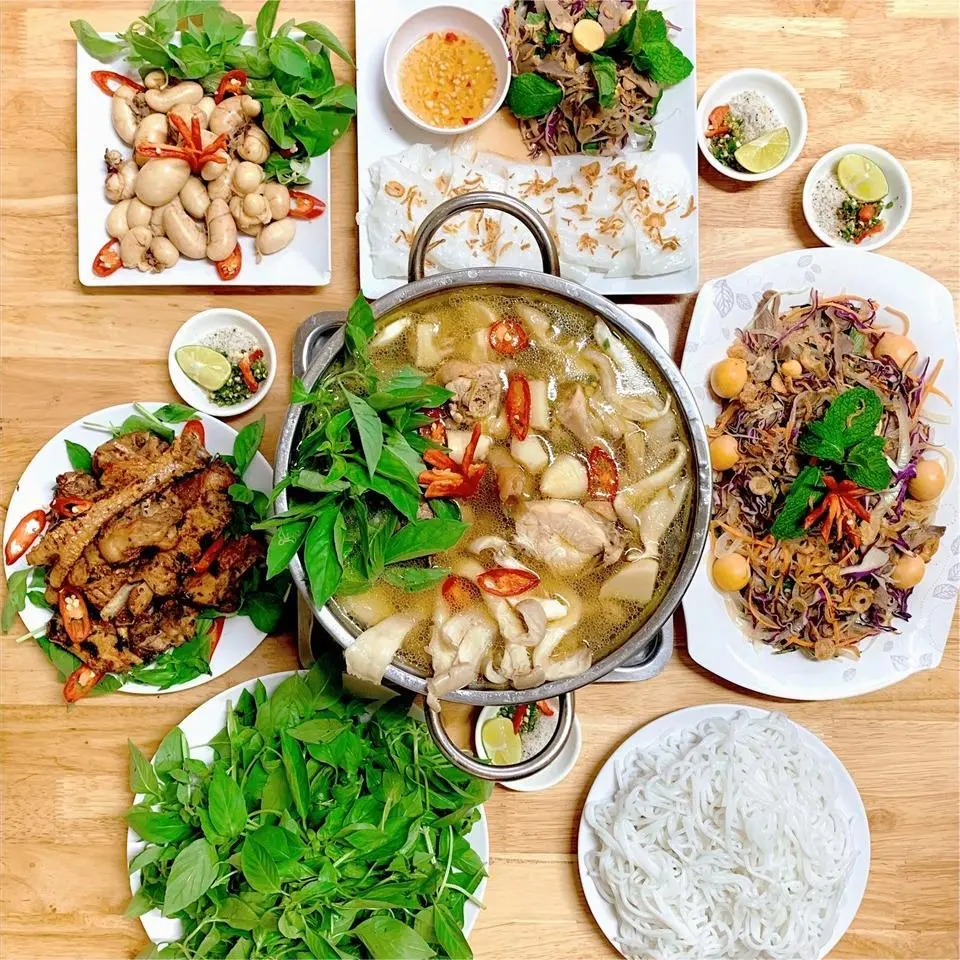Ảnh bìa Gà Vàng - Lẩu Gà Lá É - Vành Đai