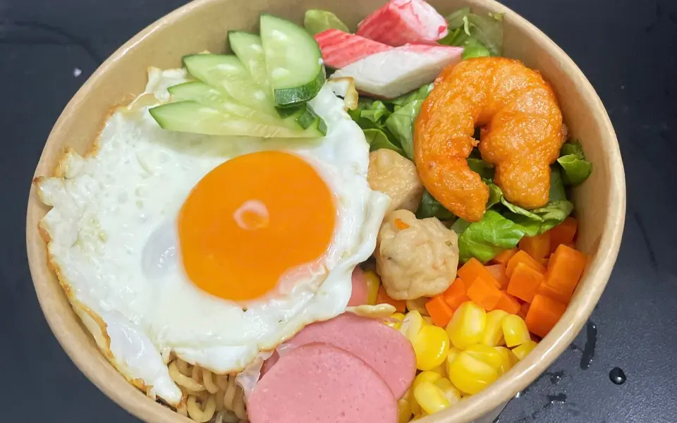 Ảnh bìa Bò Làm Bếp - Mỳ Indomie, Kim Bap & Viên Chiên - Tân Triều