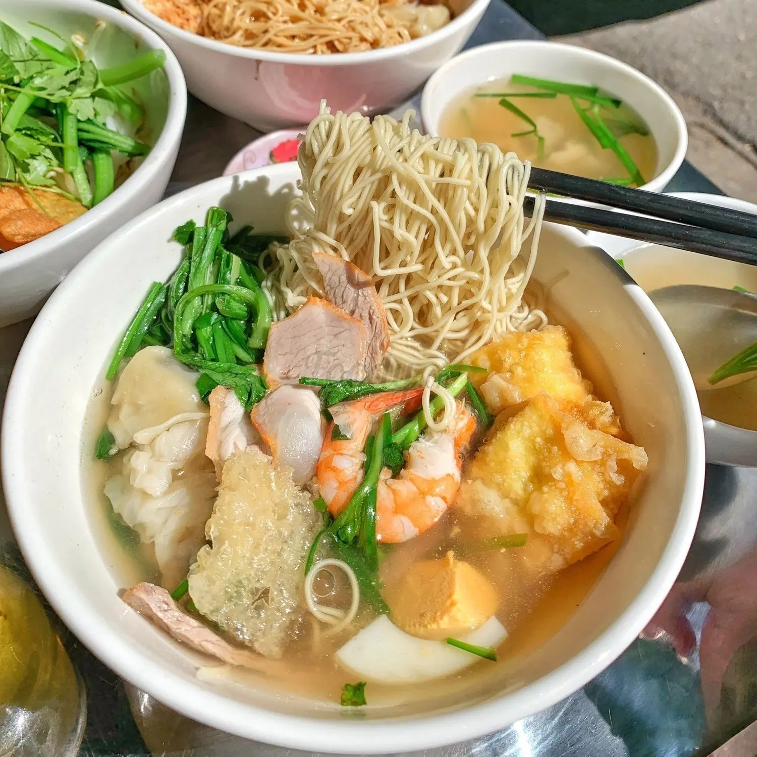 Ảnh bìa Tiệm Mỳ Nguyên Gia - Hoàng Ngọc Phách