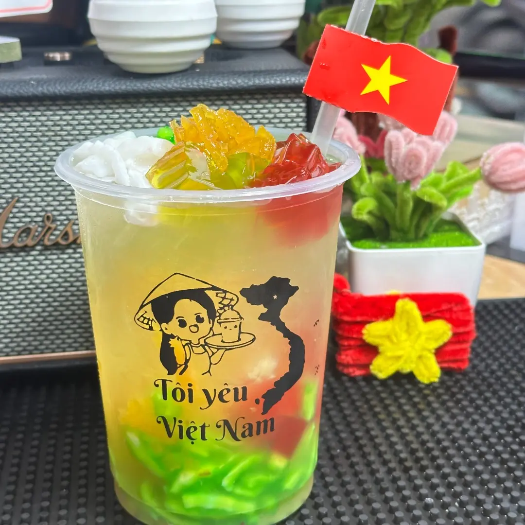 Ảnh bìa Yêu Nước - Nguyễn Thị Định