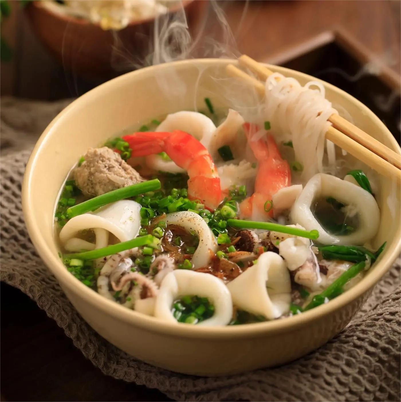 Ảnh bìa Hủ Tiếu Mực Vũ Miến - Nguyễn Xiển