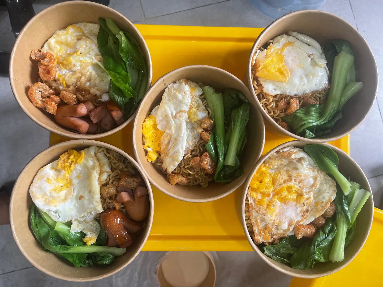 Ảnh bìa Bee - Tiệm Trà, Đồ Ăn Vặt & Mì Trộn - Nguyễn Sơn Hà