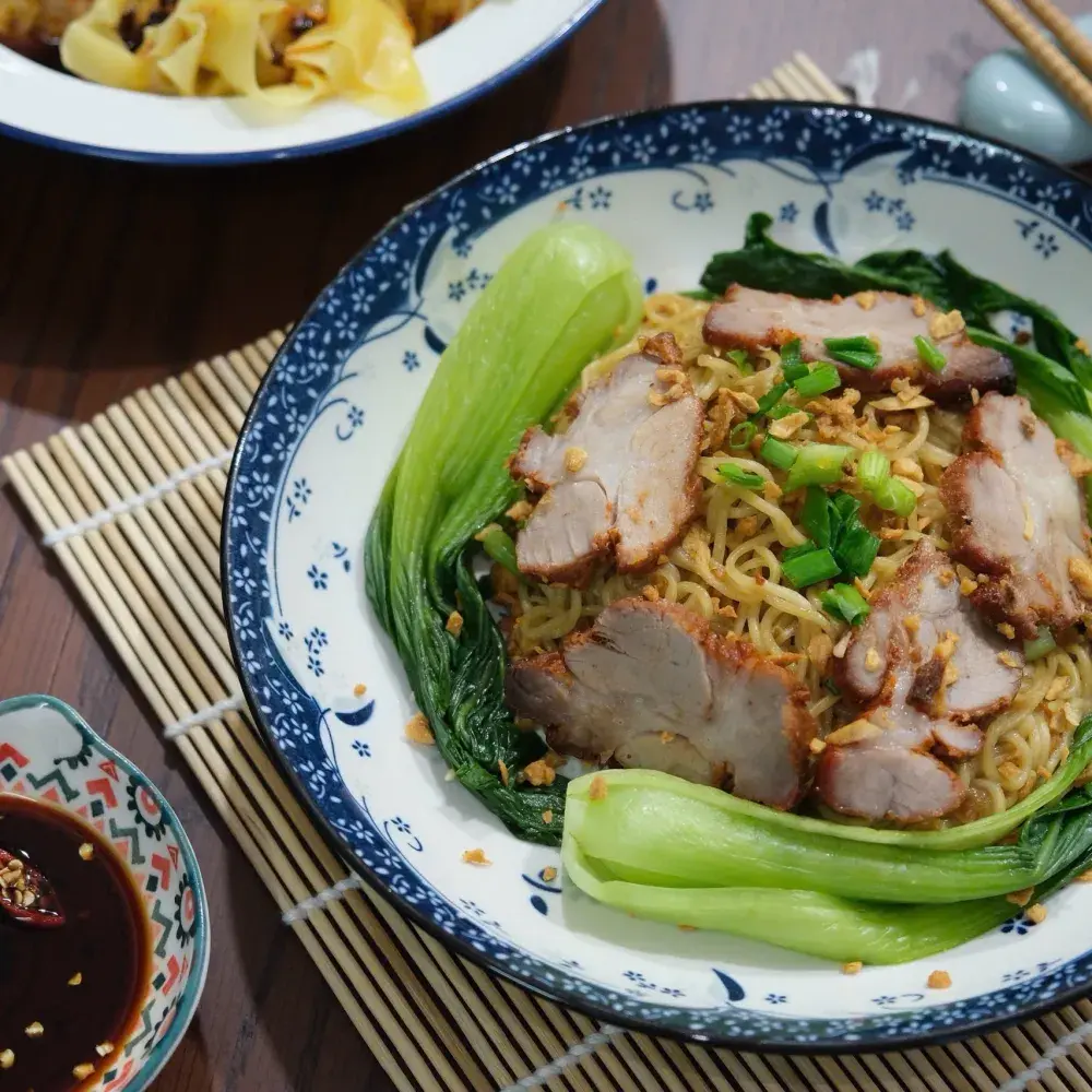 Ảnh bìa Bếp Ông Gấu - Mì Xá Xíu, Mì Sủi Cảo & Xiên Que - Nguyễn Văn Quá