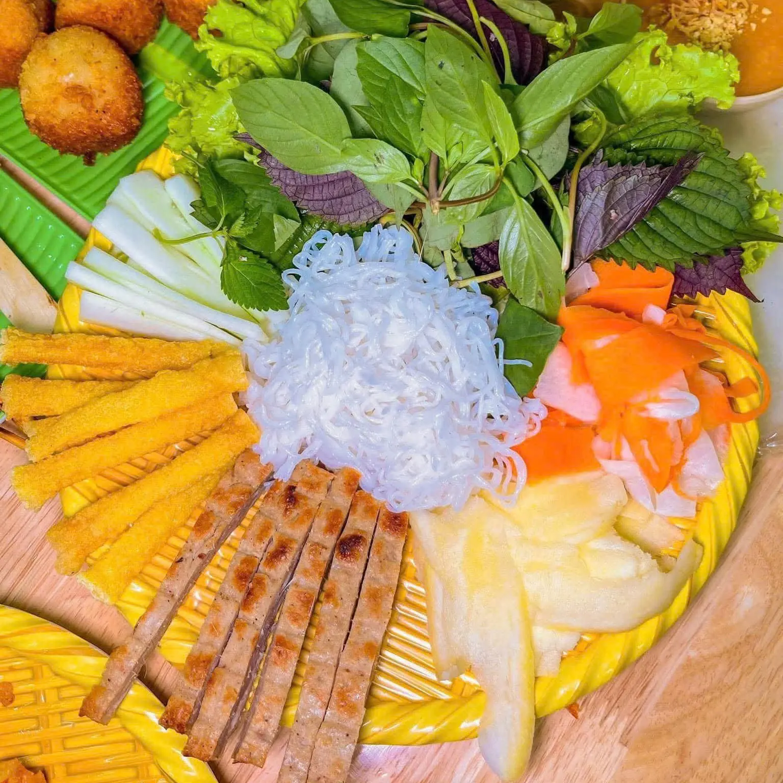 Ảnh bìa Nem Nướng Nha Trang Bạch Đằng - Hà Bổng