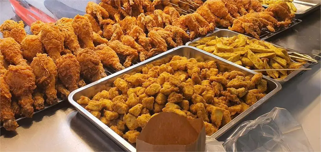 Ảnh bìa Tiệm Gà Nhà Cô Tấm - Bùi Xương Trạch