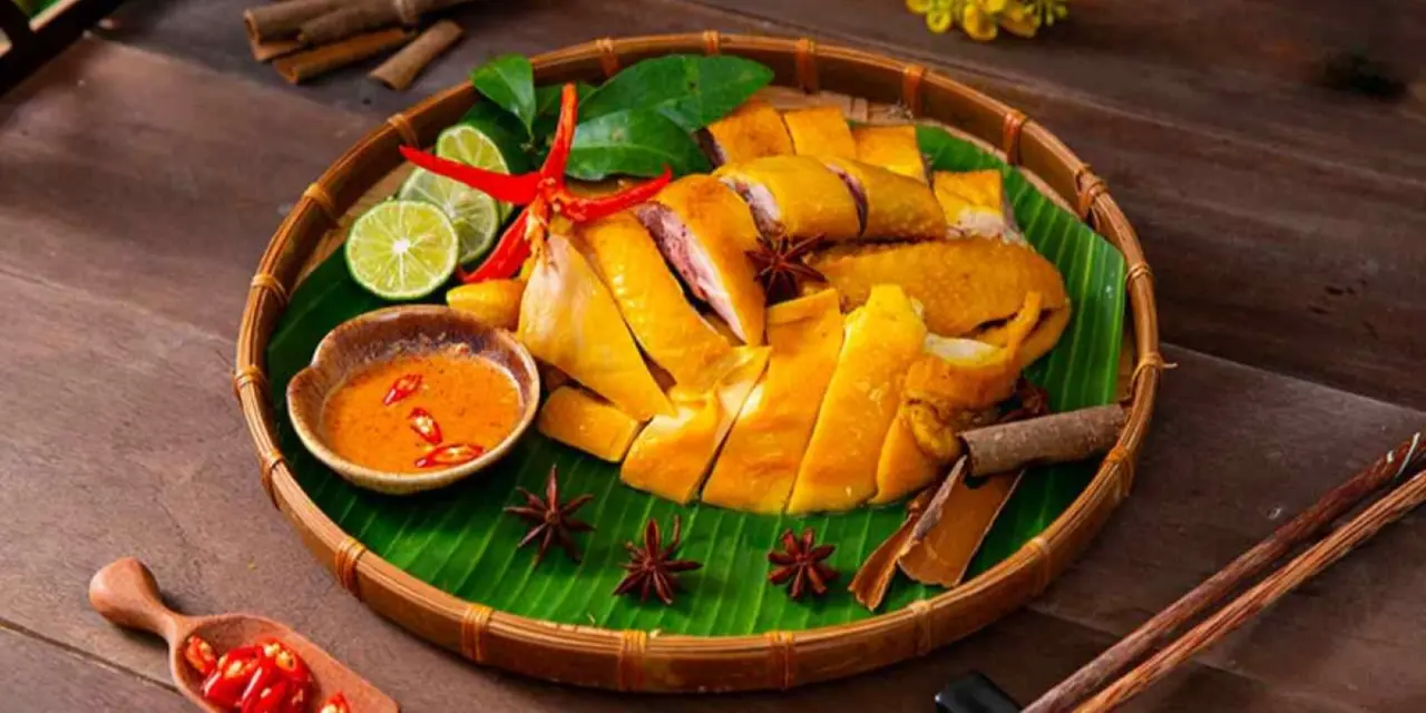 Ảnh bìa Nhà Chang - Gà Ủ Muối Hoa Tiêu - Cách Mạng Tháng 8