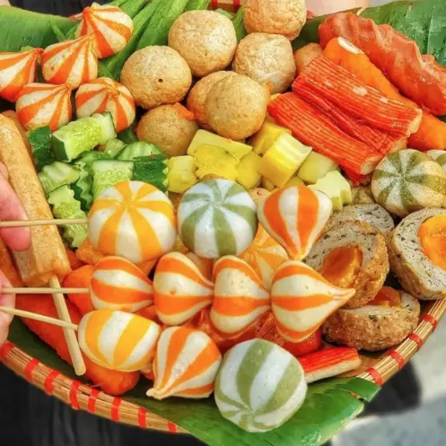 Ảnh bìa Ăn Vặt Cô Ngọc - Cá Viên Chiên & Tokbokki Sốt Cay - Lâm Văn Bền