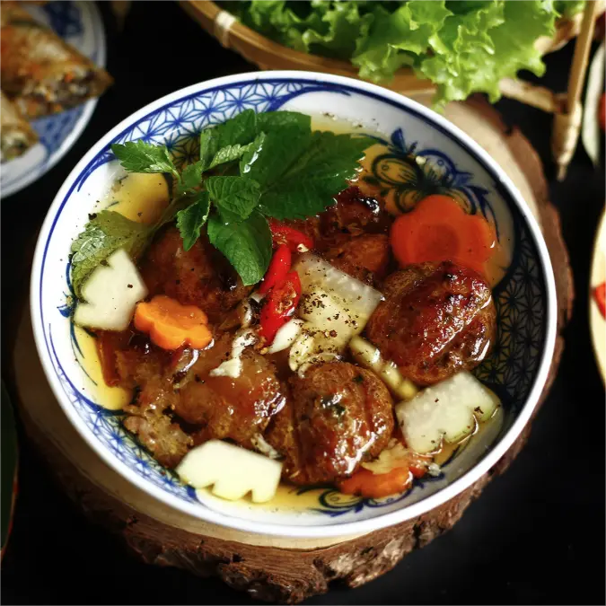 Ảnh bìa Bún Chả Cô Tuyến - Nguyễn Sơn