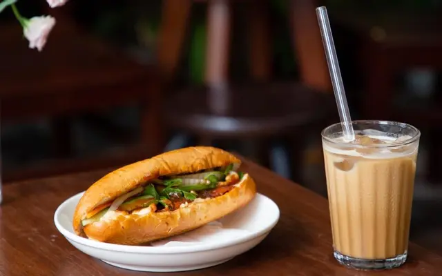 Ảnh bìa Little Cam Saigon - Nguyễn Thị Minh Khai