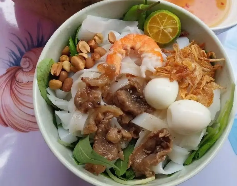 Ảnh bìa San San - Mì Quảng Trộn - Nguyễn Văn Lượng