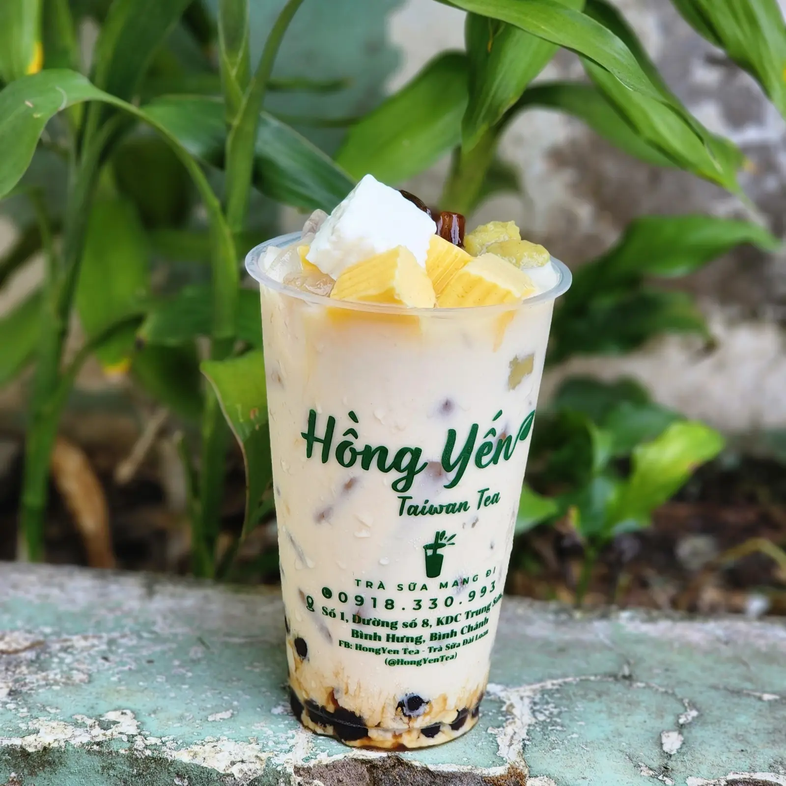 Ảnh bìa Tiệm Trà Hồng Yến - Phạm Hùng   	