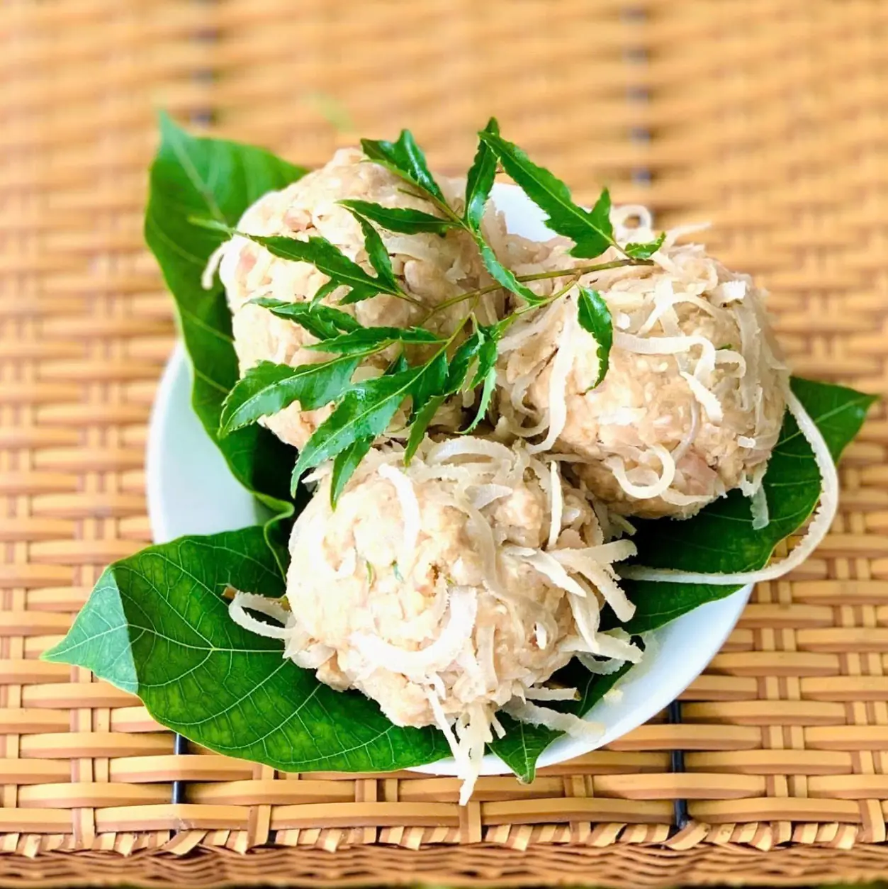 Ảnh bìa Minh Kiên - Nem Gia Truyền Nam Định - Xa La