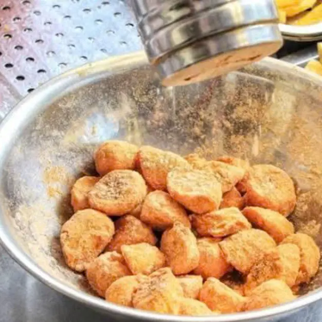 Ảnh bìa Ăn Vặt Mẹ Gold - Chuối Khoai Lắc, Bánh Tráng Trộn Cuốn & Ăn Vặt - Trần Xuân Soạn