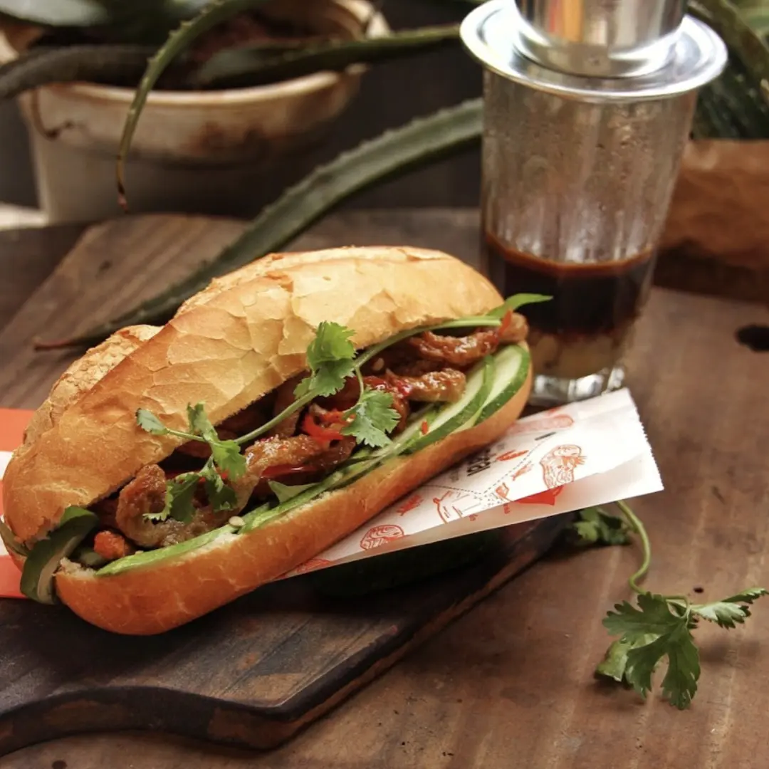 Ảnh bìa Bánh Mì 5 Châu & Tiệm Cà Phê Trà Sữa Chị Em - Tây Hòa