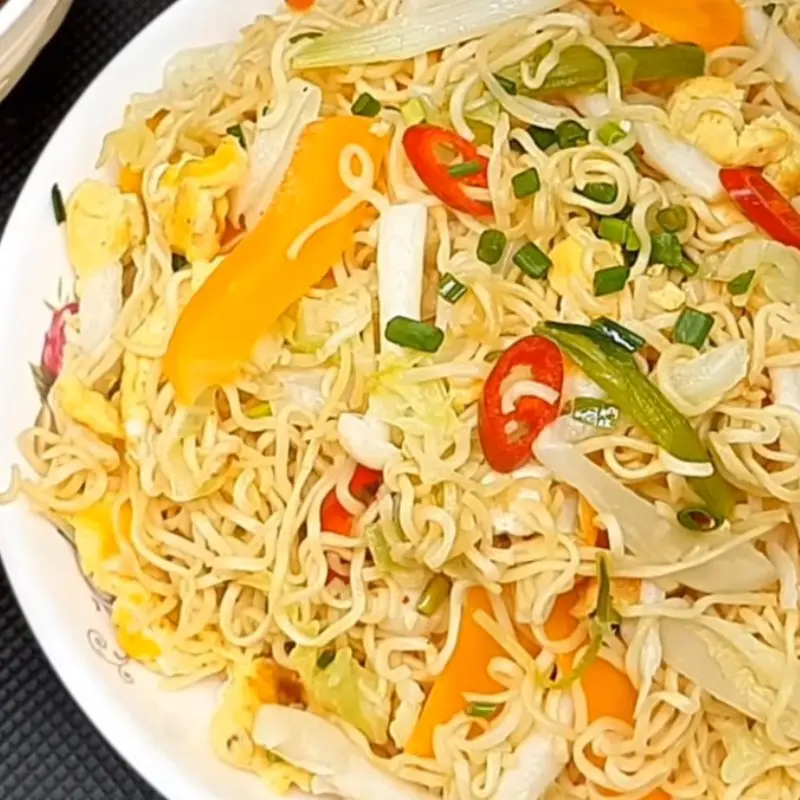 Ảnh bìa Giàu - Hoành Thánh Lá, Bún Mì Xào & Bánh Bột - Lạc Long Quân
