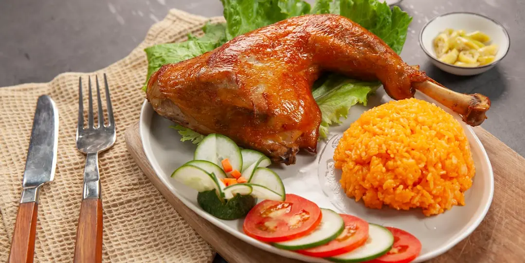 Ảnh bìa Cơm Ngon Bếp Nhà - Cơm Gà Nướng & Cơm Bò Kho - Khu Đô Thị Văn Quán