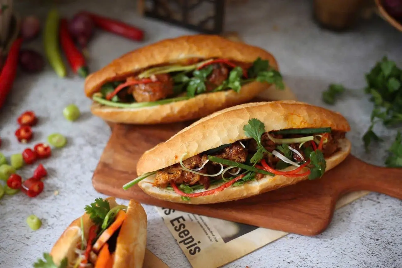Ảnh bìa Mì Trộn Indomie Mẹ Mỡ - Xiên Que Chiên Mắm Tỏi & Nem Chua Rán - Phú Mỹ